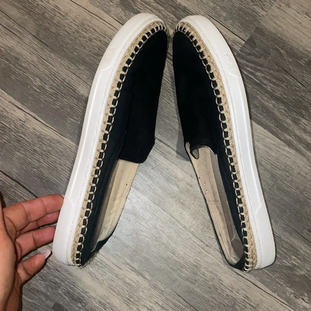 UGG Caleel Black leather espadrille woman’s size 9.5